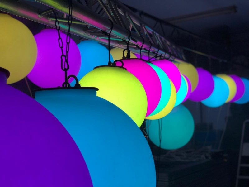 Lichhtechnik Ein Eyecatcher im Bereich Lichttechnik. Die Eurolite LED Balls sind innovative Dekokations- und Beleuchtungsmöglichkeiten mit LED-Technologie.
