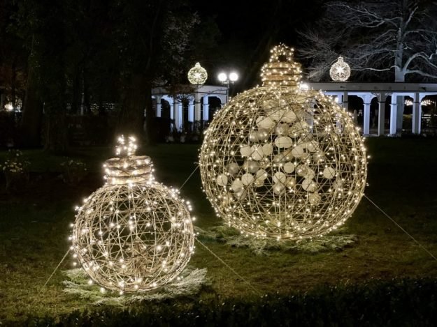 XXL Christbaumkugeln kaufen in Wismar, Schwerin und Rostock.